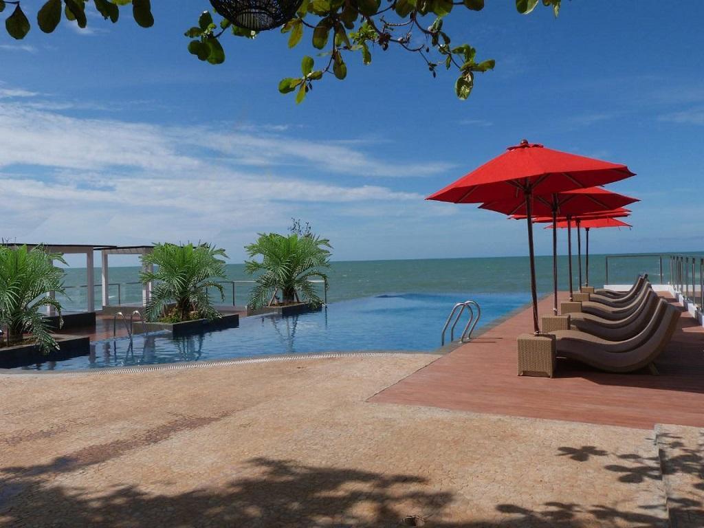 Tanjung Kodok Beach Resort Paciran Buitenkant foto